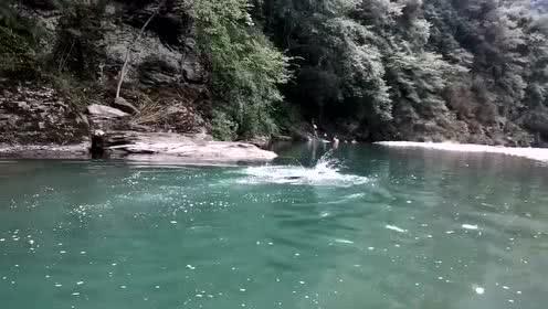 到底是男性还是女性更愿意去追逐异性的内在美?-你的问题,我来回答!